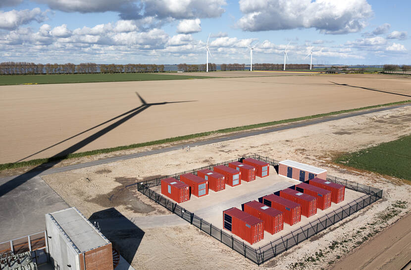 batterij opslag bij windpark